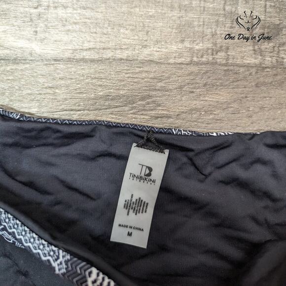 TiniBikini Strappy Side Bikini Bottom Size M - Picture 2 of 4